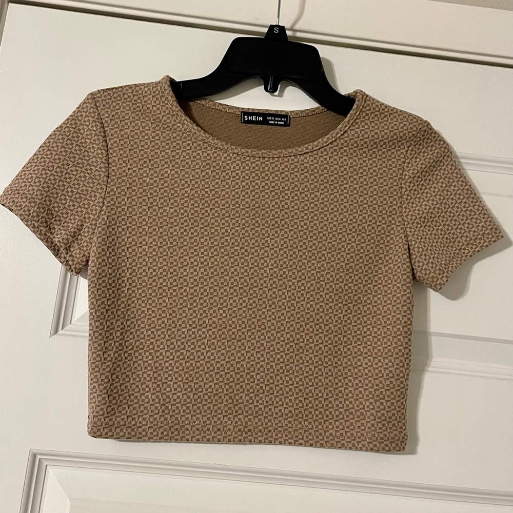 Light and dark tan checkered crop top